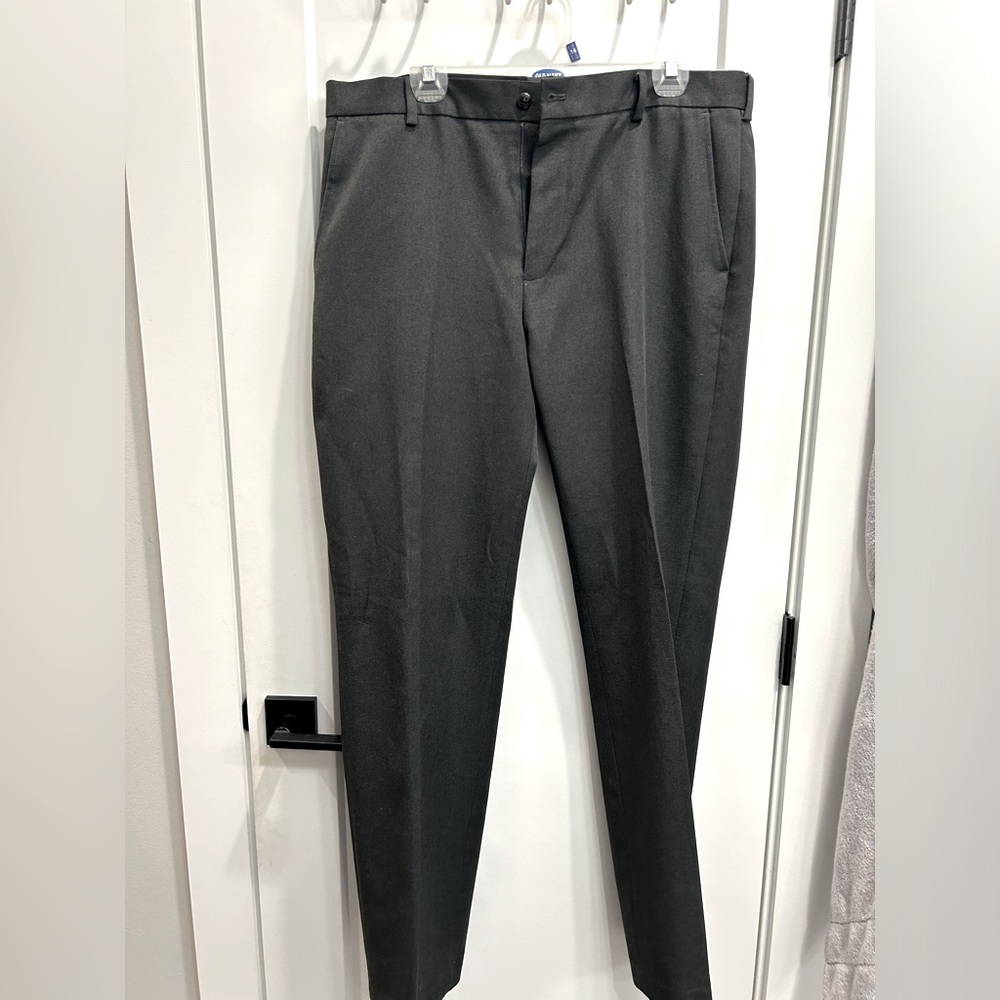 Black Men’s Van Heusen Traveler Dress Pant